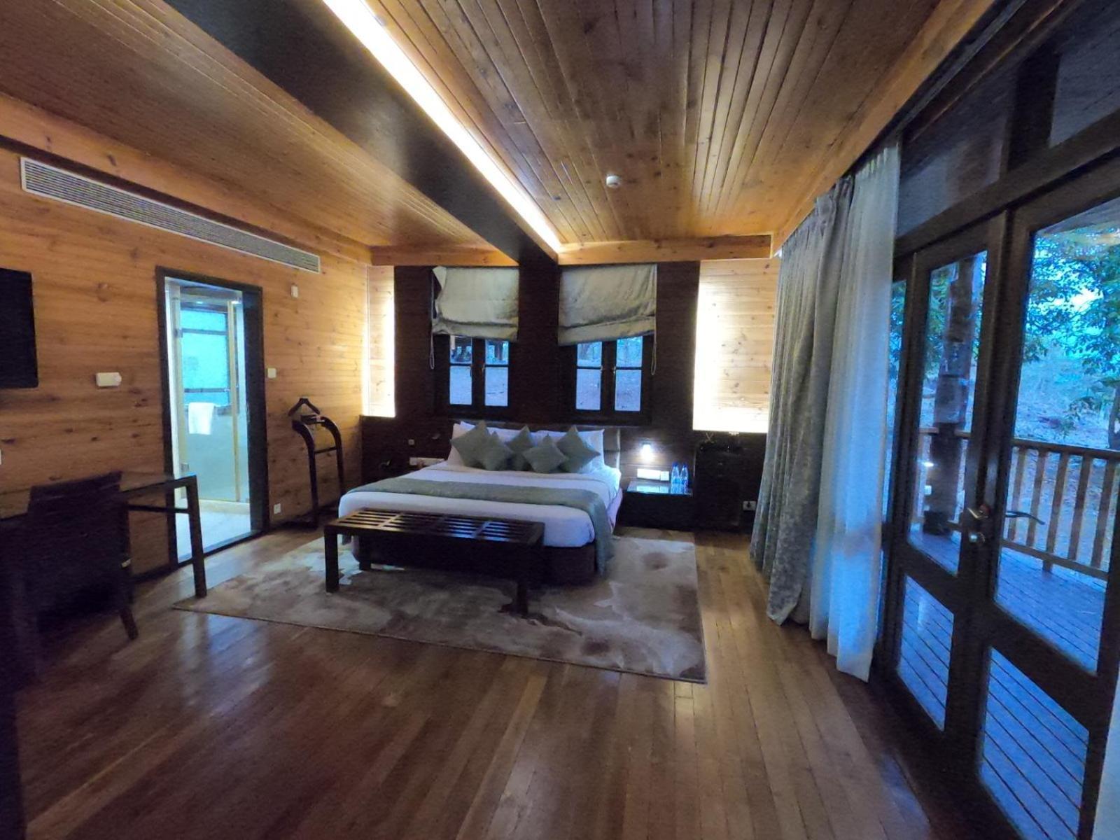 ホテル アンビー バレー シティ ロナバラ エクステリア 写真 A bedroom at the resort