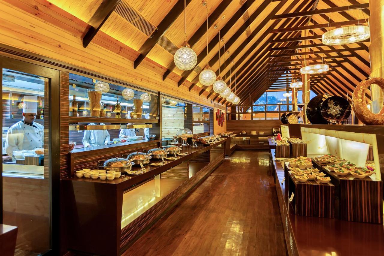 ホテル アンビー バレー シティ ロナバラ エクステリア 写真 The interior of the restaurant